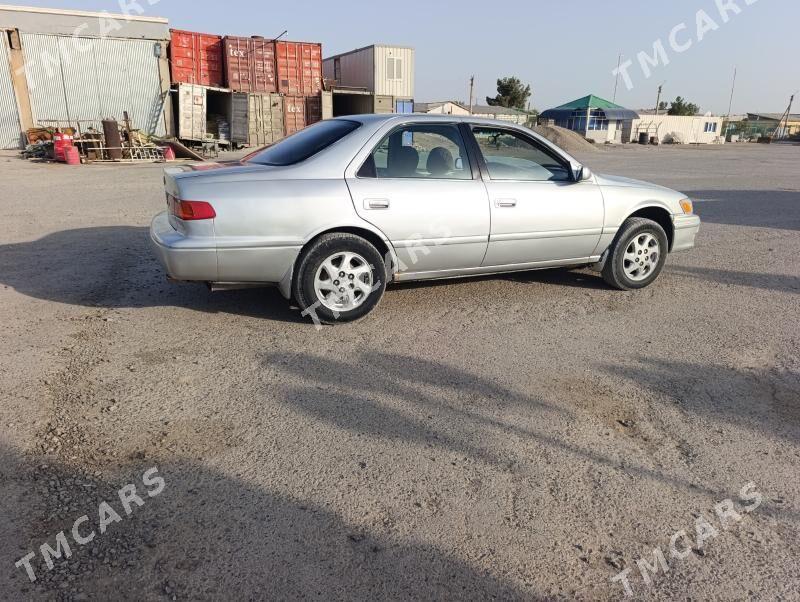 Toyota Camry 2001 - 110 000 TMT - Теджен - img 1