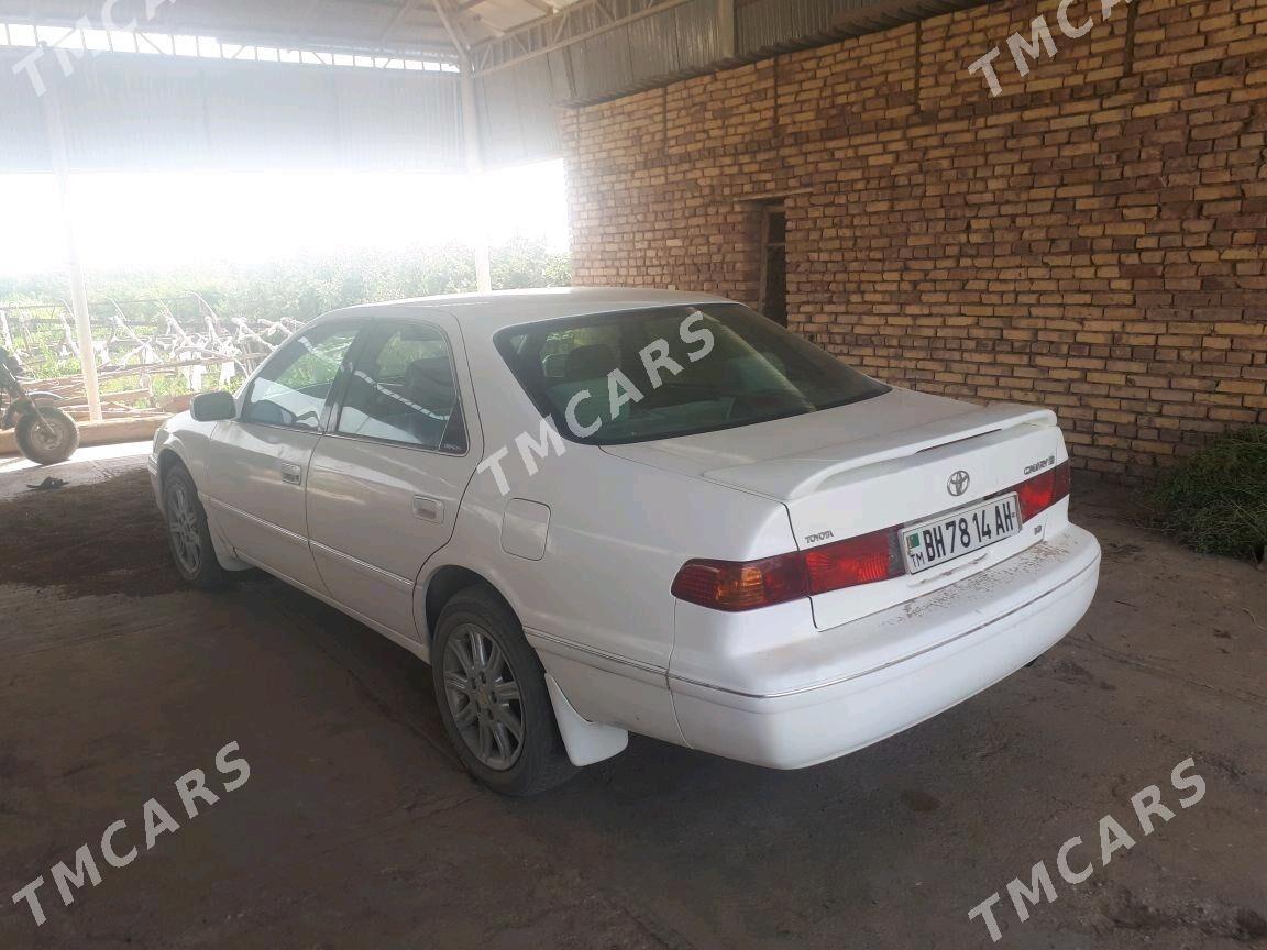 Toyota Camry 1998 - 125 000 TMT - Теджен - img 3