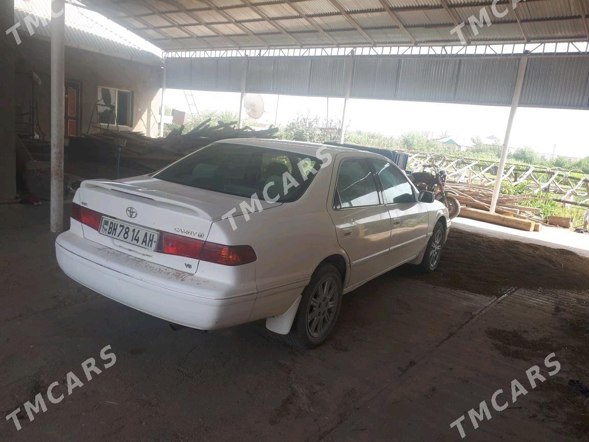 Toyota Camry 1998 - 125 000 TMT - Теджен - img 4