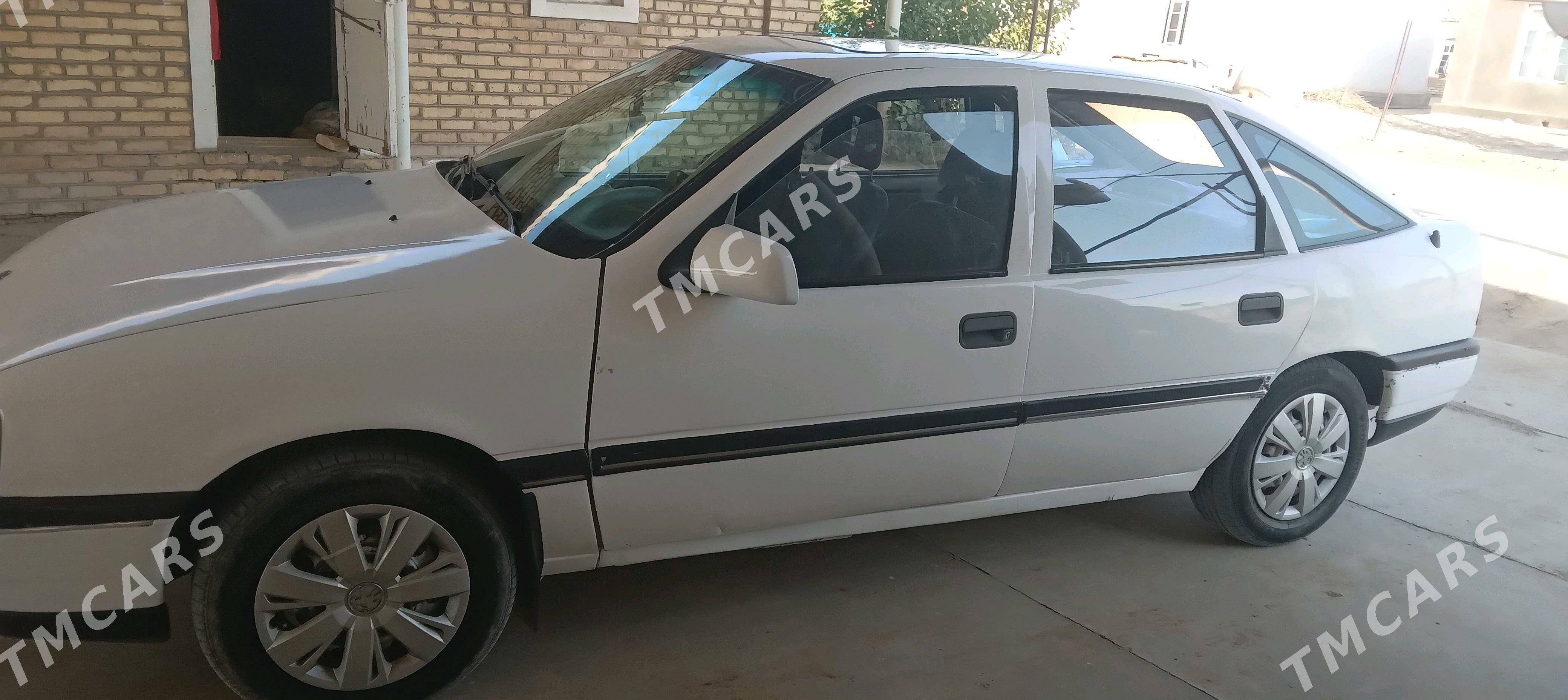 Opel Vectra 1990 - 25 000 TMT - Mary - img 2