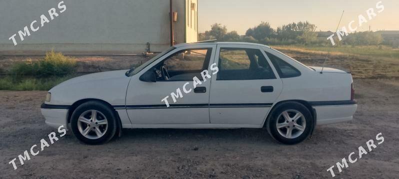 Opel Vectra 1990 - 35 000 TMT - Мары - img 3