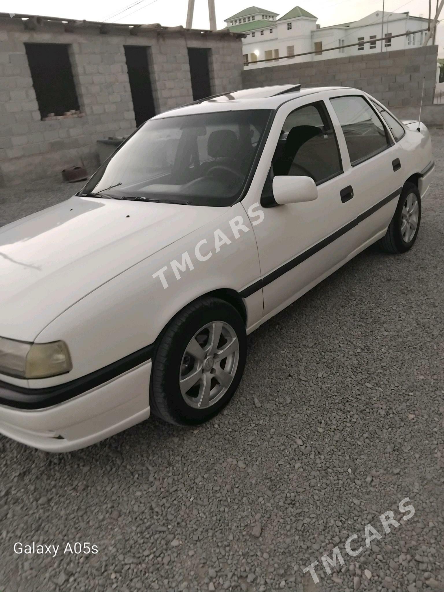 Opel Vectra 1994 - 42 000 TMT - Бахарден - img 10