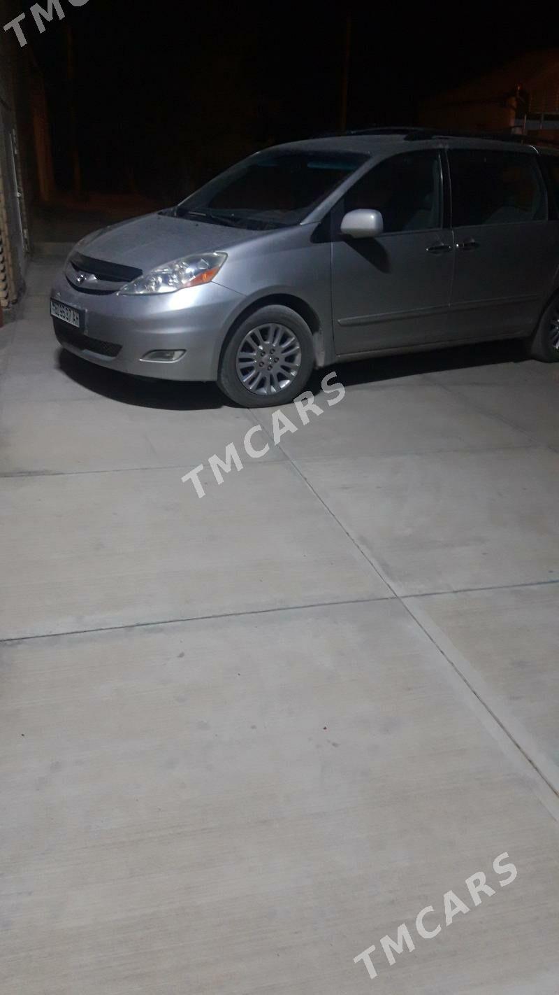 Toyota Sienna 2008 - 225 000 TMT - Теджен - img 4