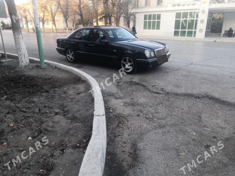 Mercedes-Benz E320 1996 - 50 000 TMT - Balkanabat - img 3