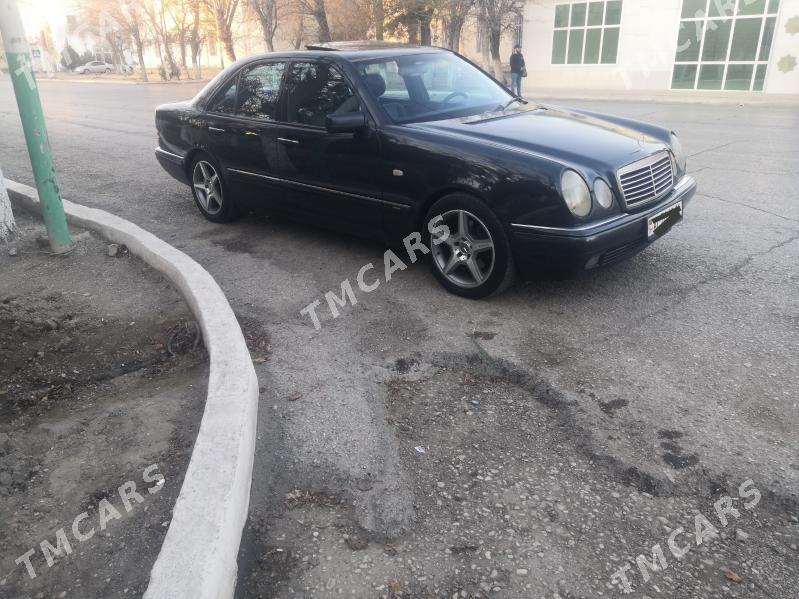 Mercedes-Benz E320 1996 - 50 000 TMT - Balkanabat - img 2