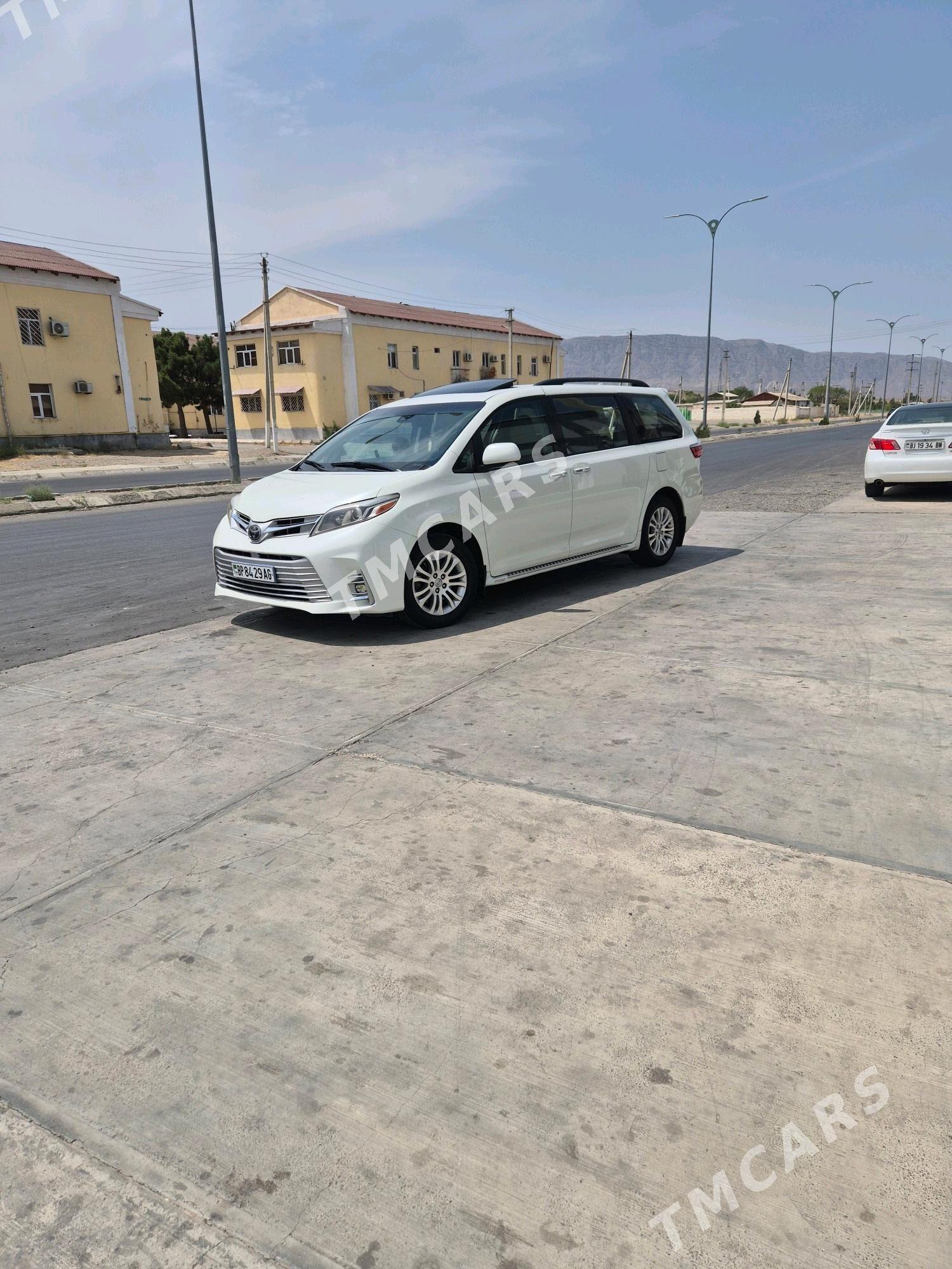 Toyota Sienna 2018 - 435 000 TMT - Gyzylarbat - img 2
