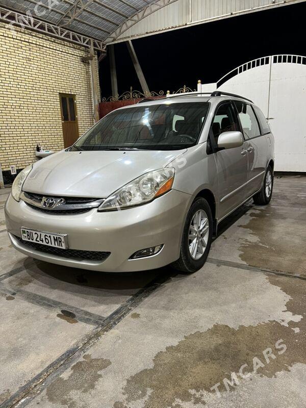 Toyota Sienna 2005 - 220 000 TMT - Мары - img 5