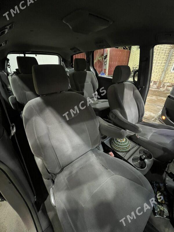 Toyota Sienna 2005 - 220 000 TMT - Мары - img 2