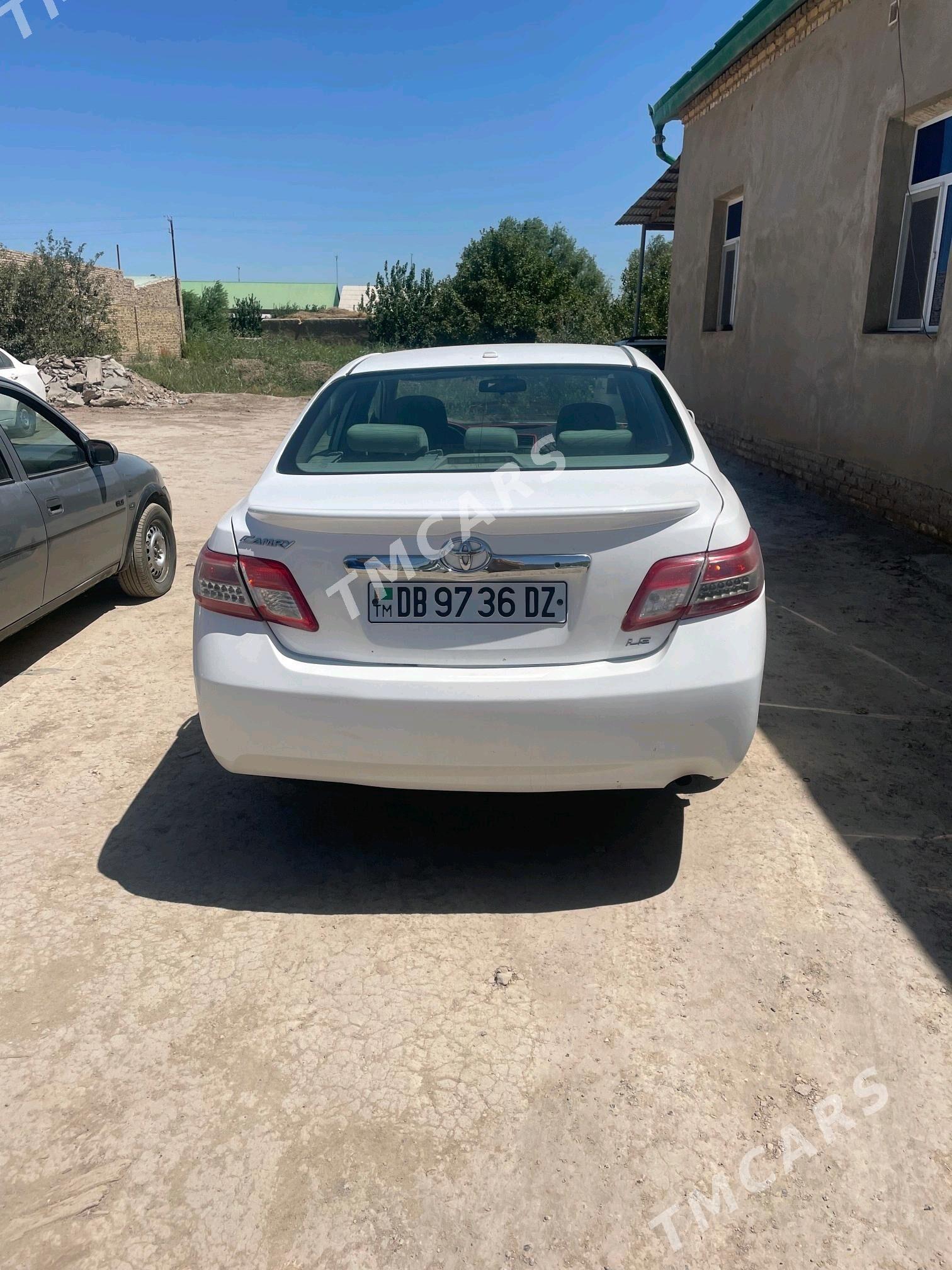 Toyota Camry 2010 - 175 000 TMT - Дашогуз - img 2