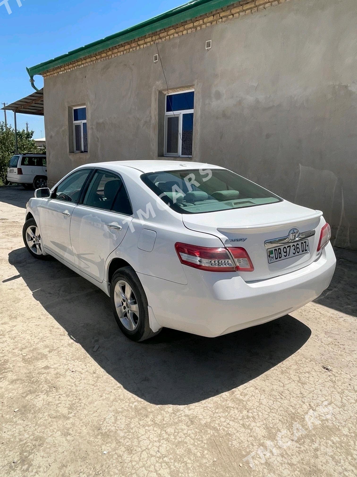 Toyota Camry 2010 - 175 000 TMT - Дашогуз - img 3