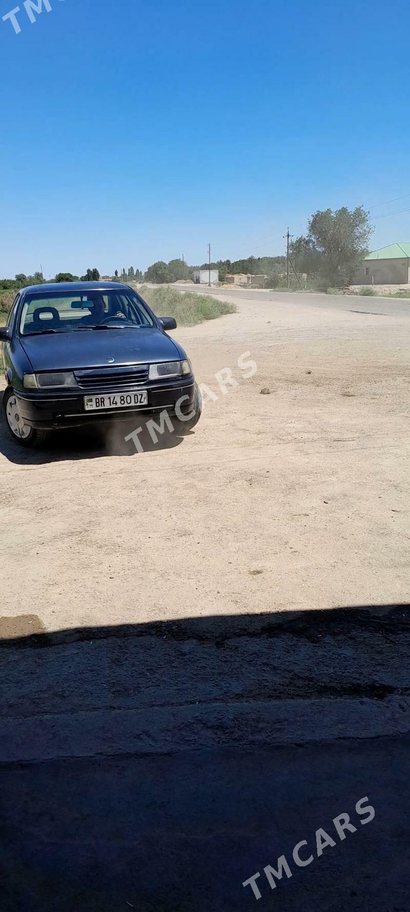 Opel Vectra 1991 - 18 000 TMT - Гурбансолтан Едже - img 4