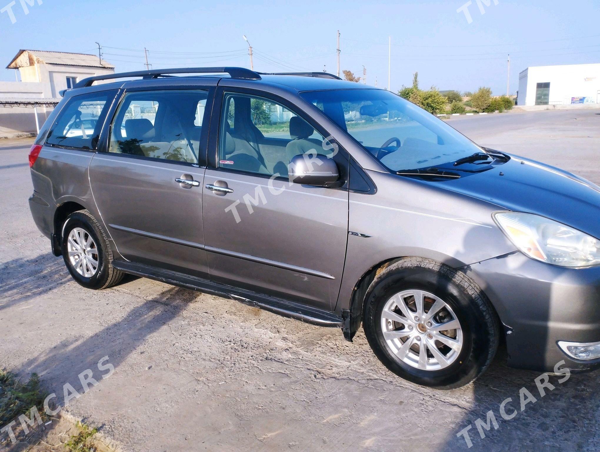 Toyota Sienna 2004 - 210 000 TMT - Туркменабат - img 2