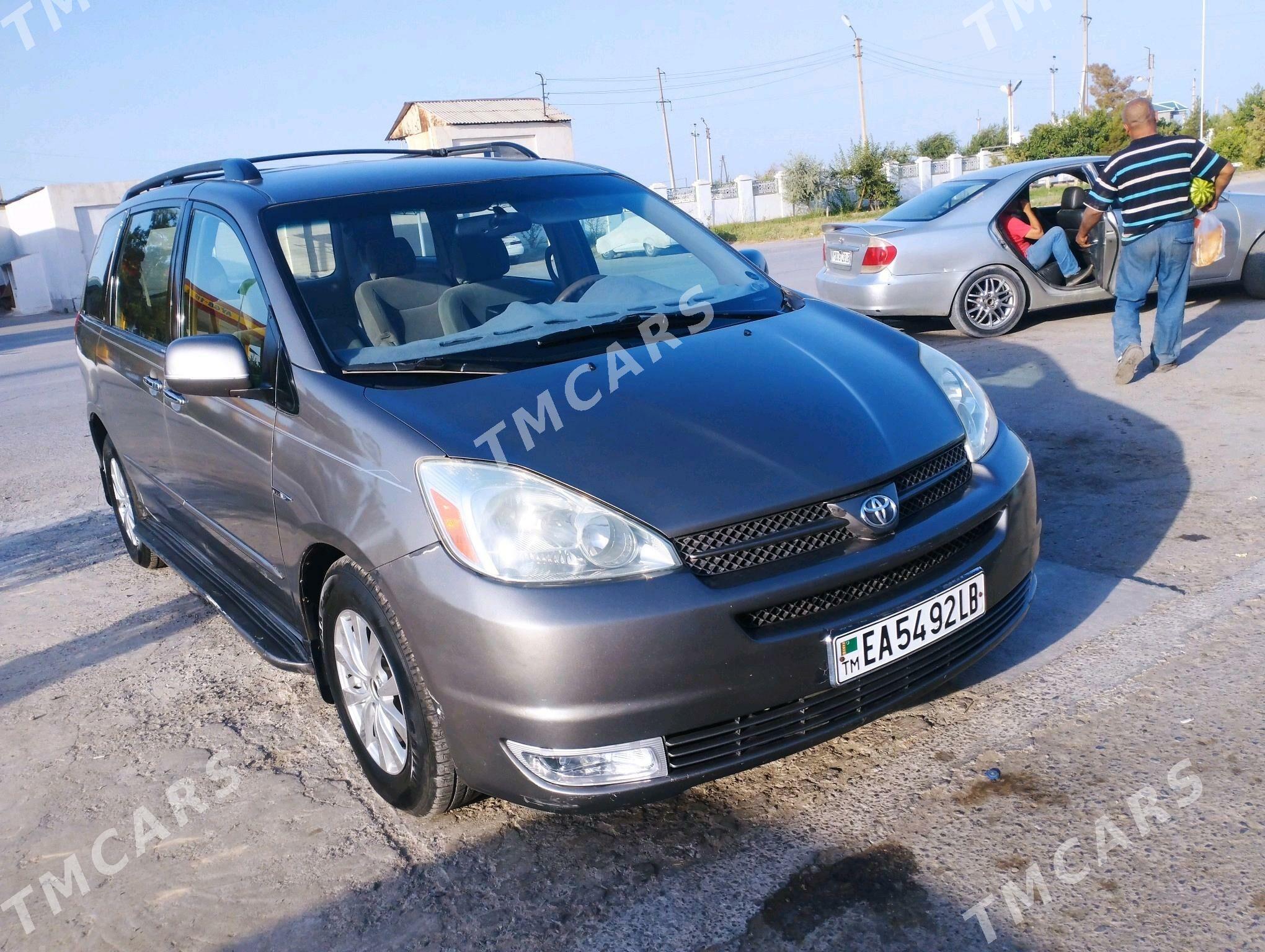 Toyota Sienna 2004 - 210 000 TMT - Туркменабат - img 3