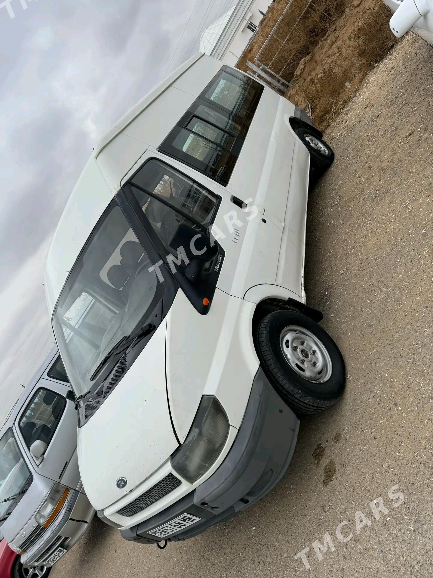 Ford Cargo 3535D 2001 - 80 000 TMT - Мургап - img 3