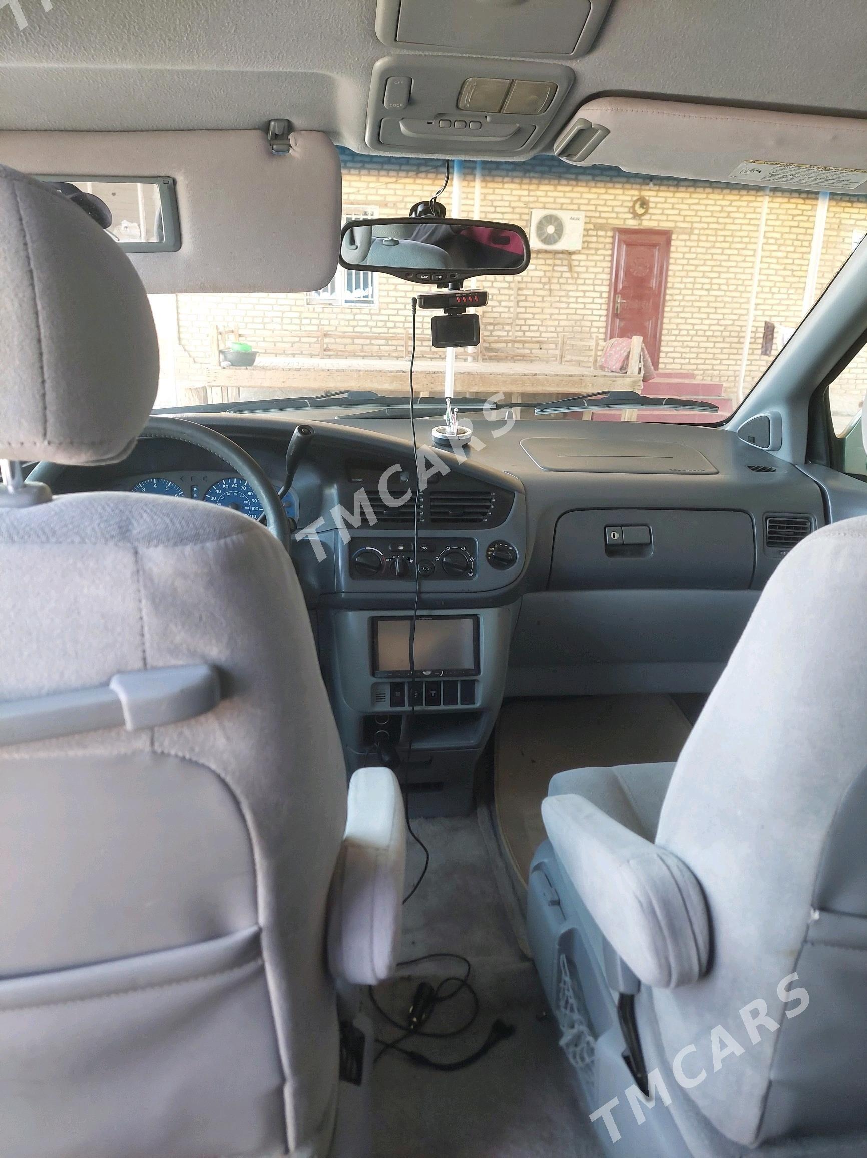 Toyota Sienna 2002 - 180 000 TMT - Ёлётен - img 3