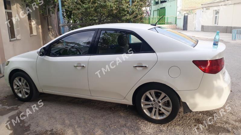 Kia Forte 2010 - 137 000 TMT - Досааф - img 4