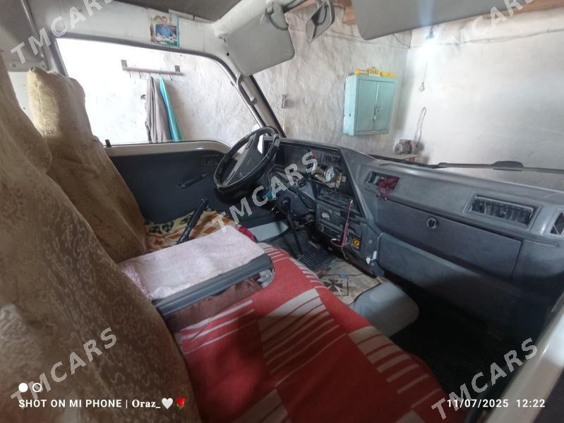 Nissan Urvan 1997 - 35 000 TMT - Магданлы - img 3