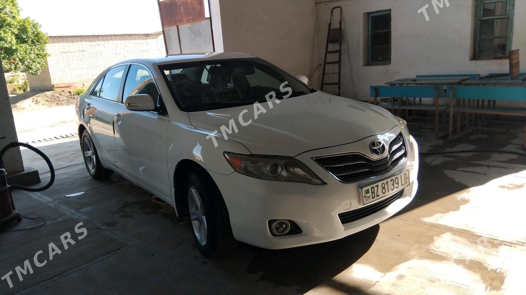 Toyota Camry 2010 - 140 000 TMT - Саят - img 2