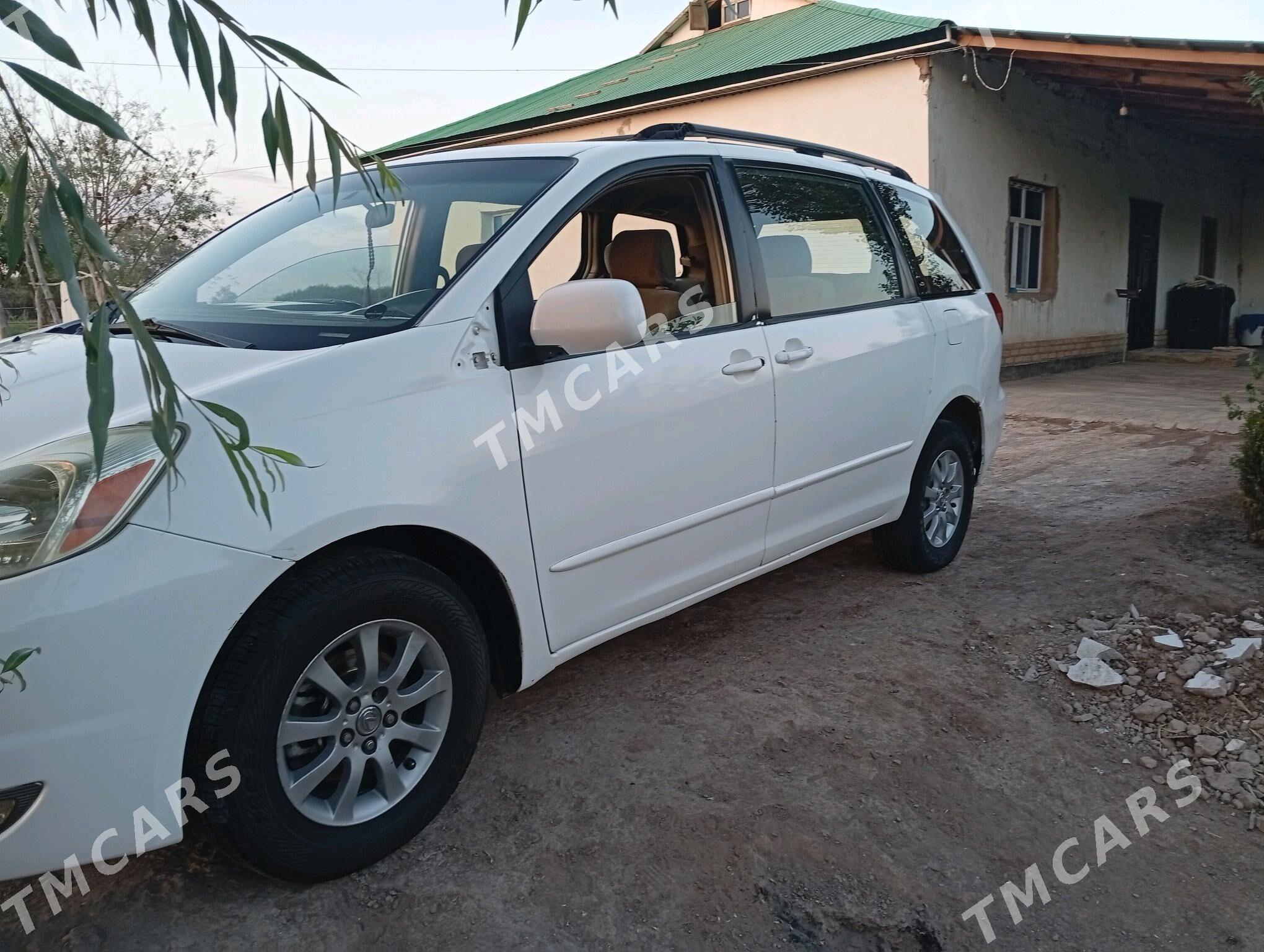 Toyota Sienna 2005 - 160 000 TMT - Кёнеургенч - img 6