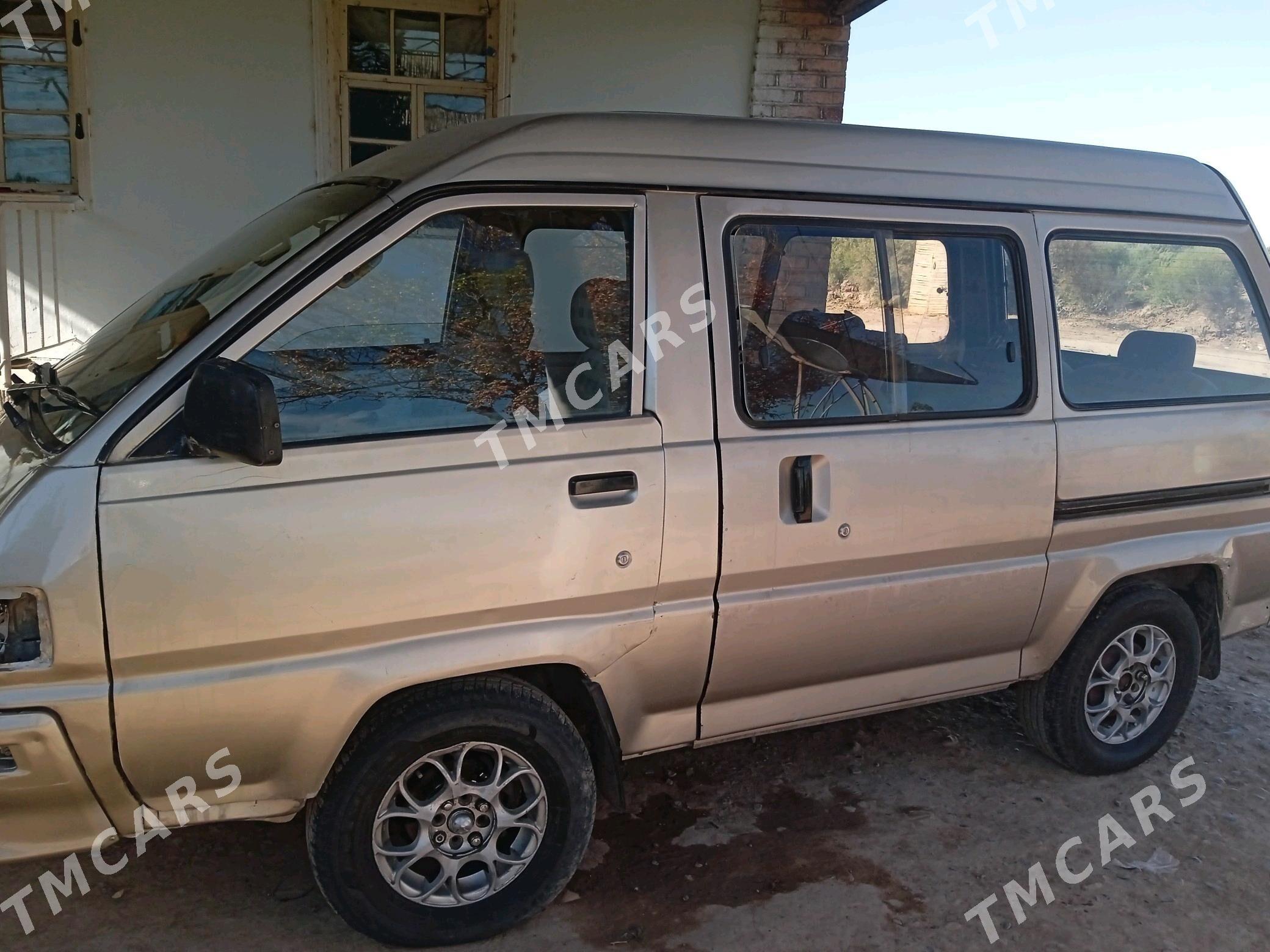 Toyota Town Ace 1989 - 25 000 TMT - Сакарчага - img 2