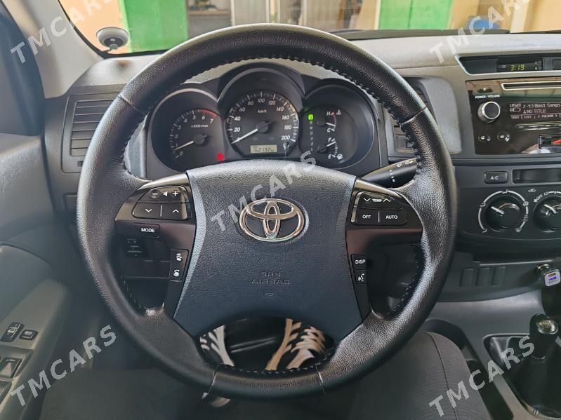 Toyota Hilux 2014 - 420 000 TMT - Хазар - img 7