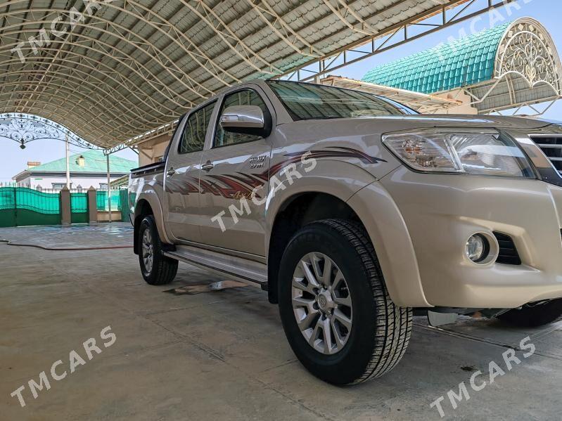 Toyota Hilux 2014 - 420 000 TMT - Хазар - img 6