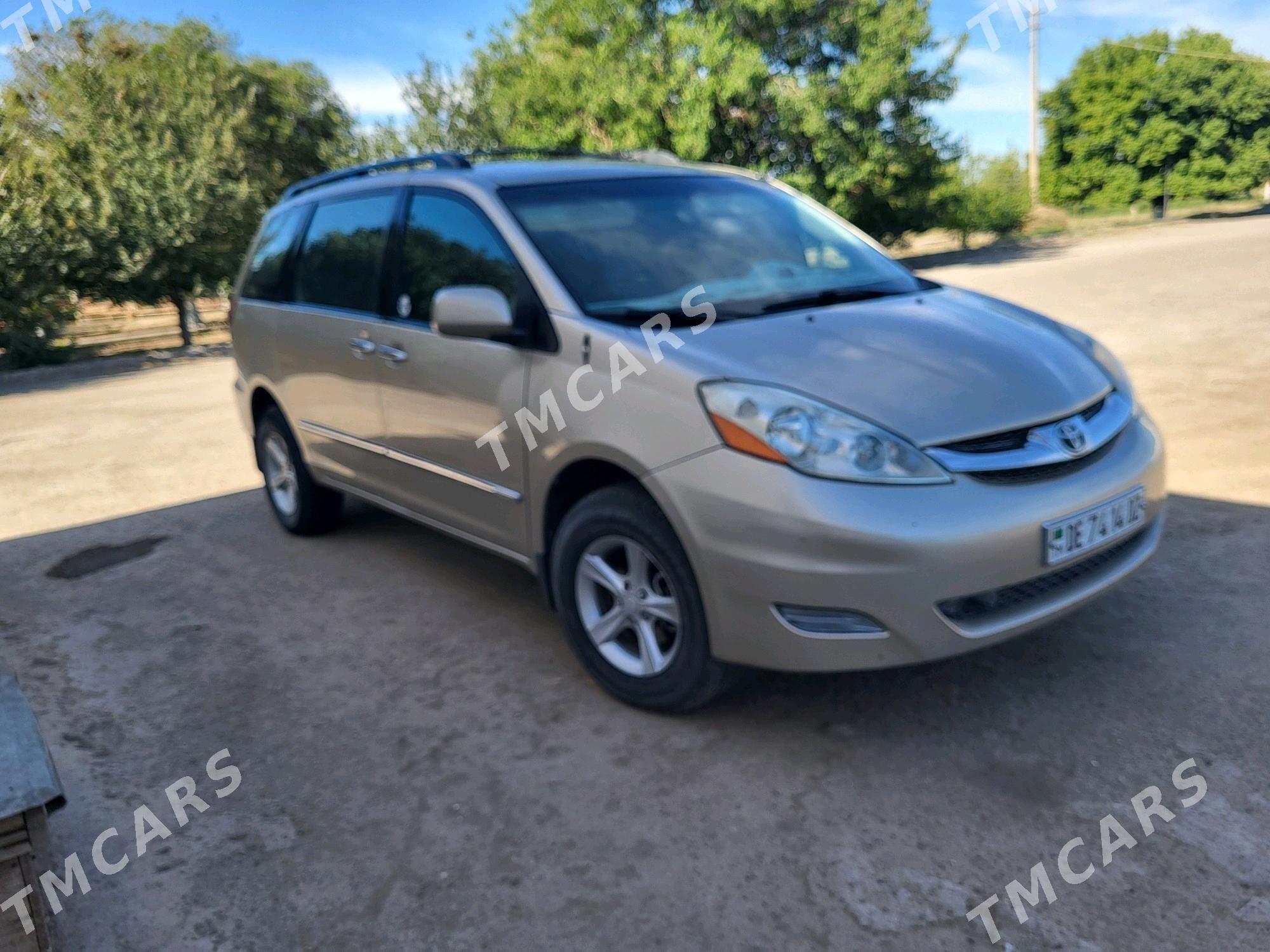 Toyota Sienna 2004 - 225 000 TMT - Кёнеургенч - img 3