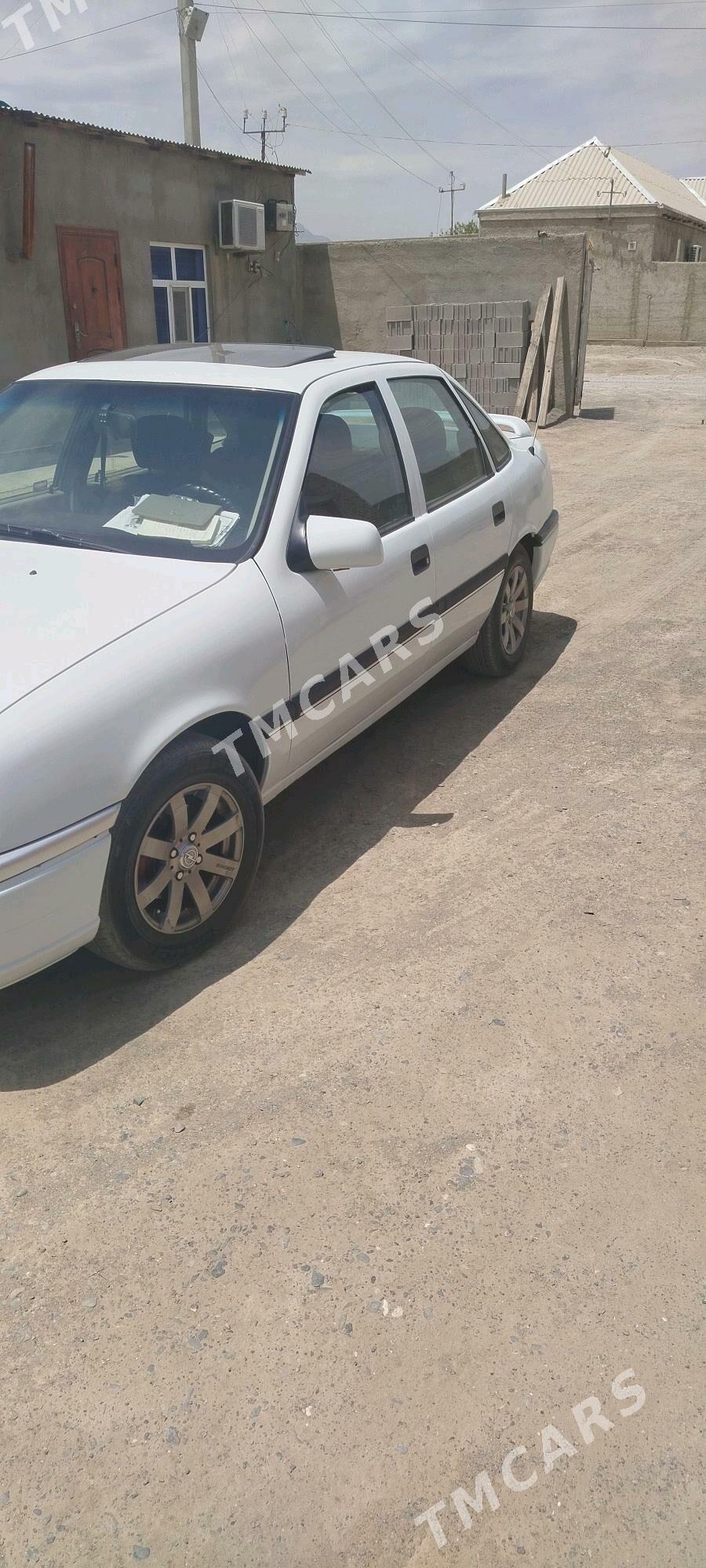 Opel Vectra 1989 - 45 000 TMT - Бахарден - img 2