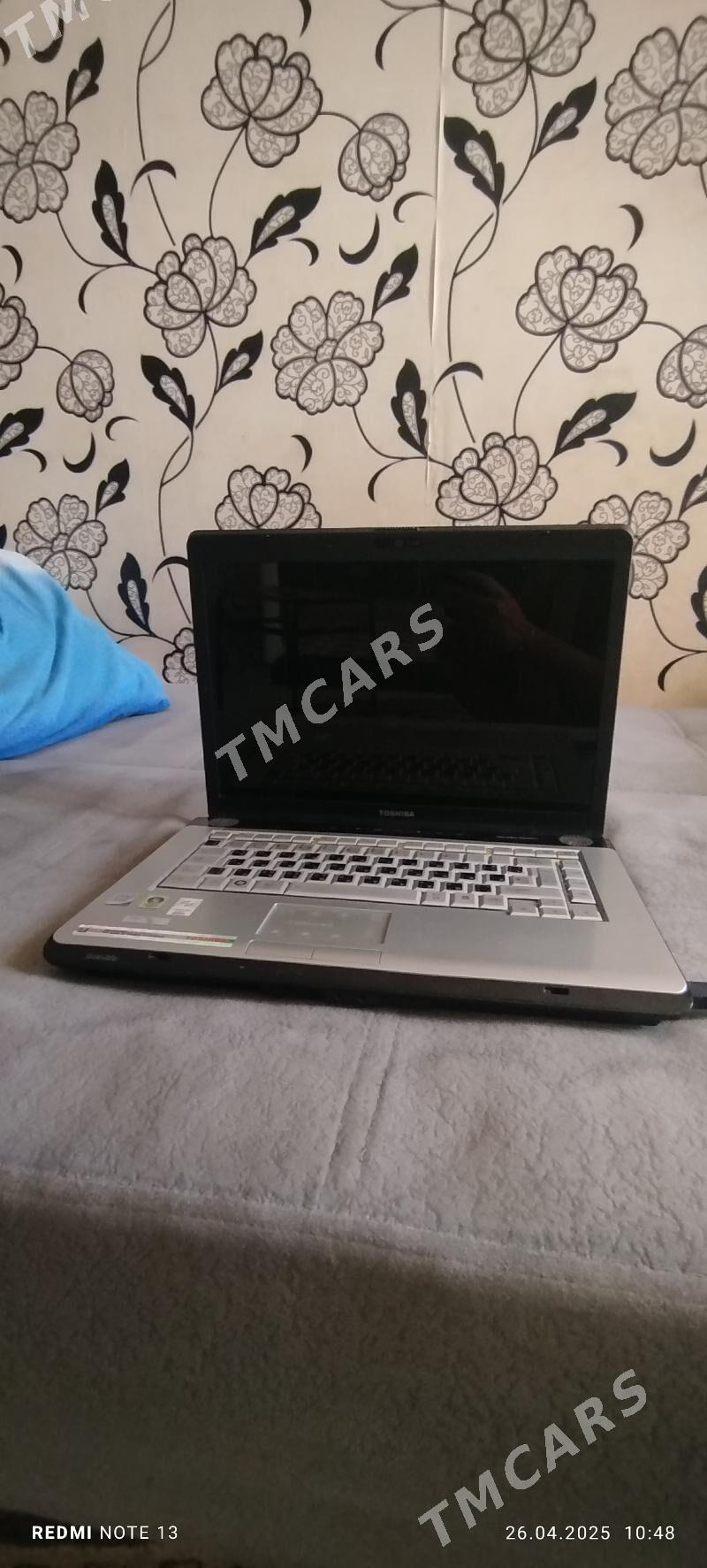NOUTBUK TOSHIBA  - Büzmeýin - img 3