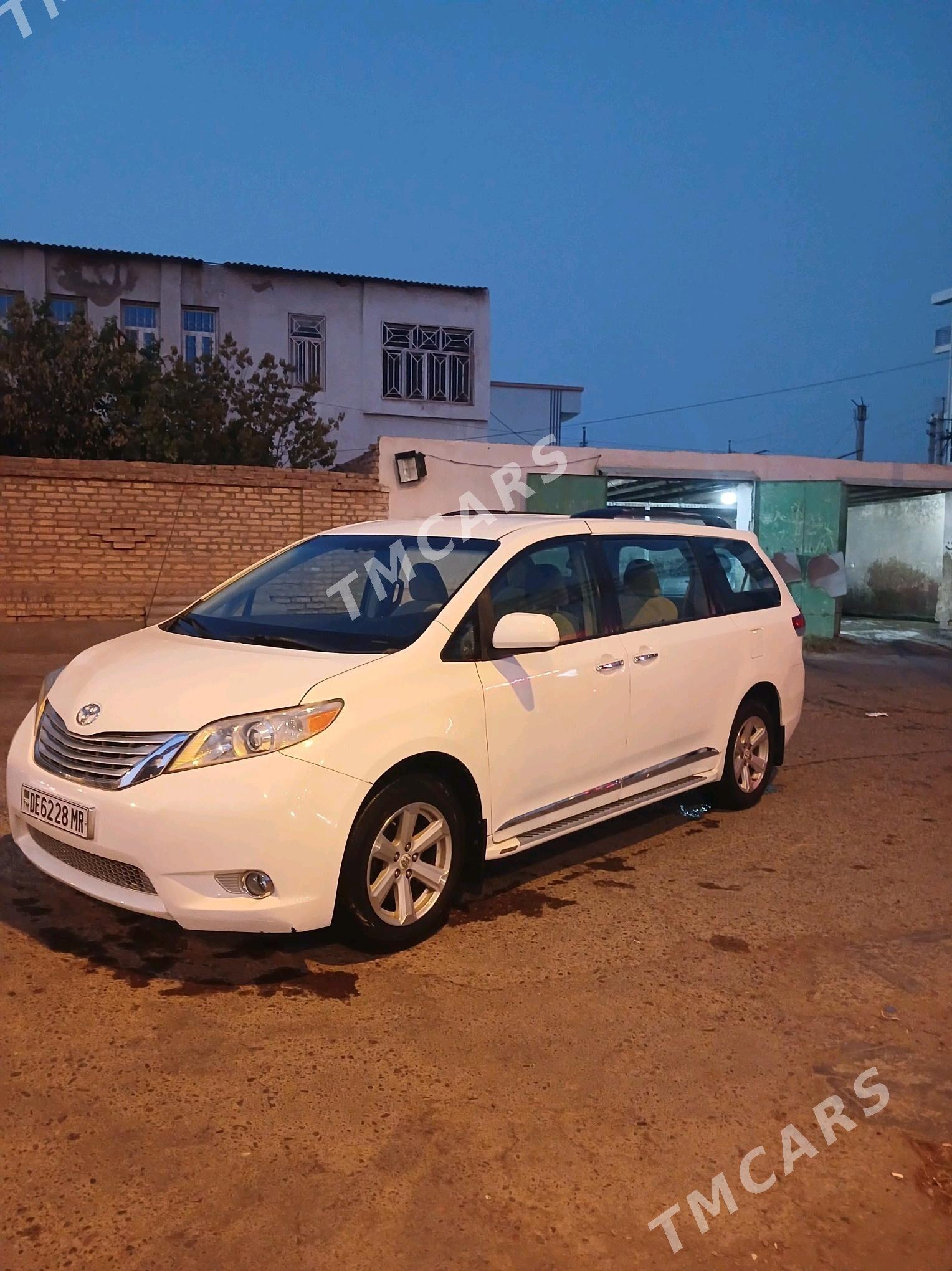 Toyota Sienna 2010 - 265 000 TMT - Мары - img 2