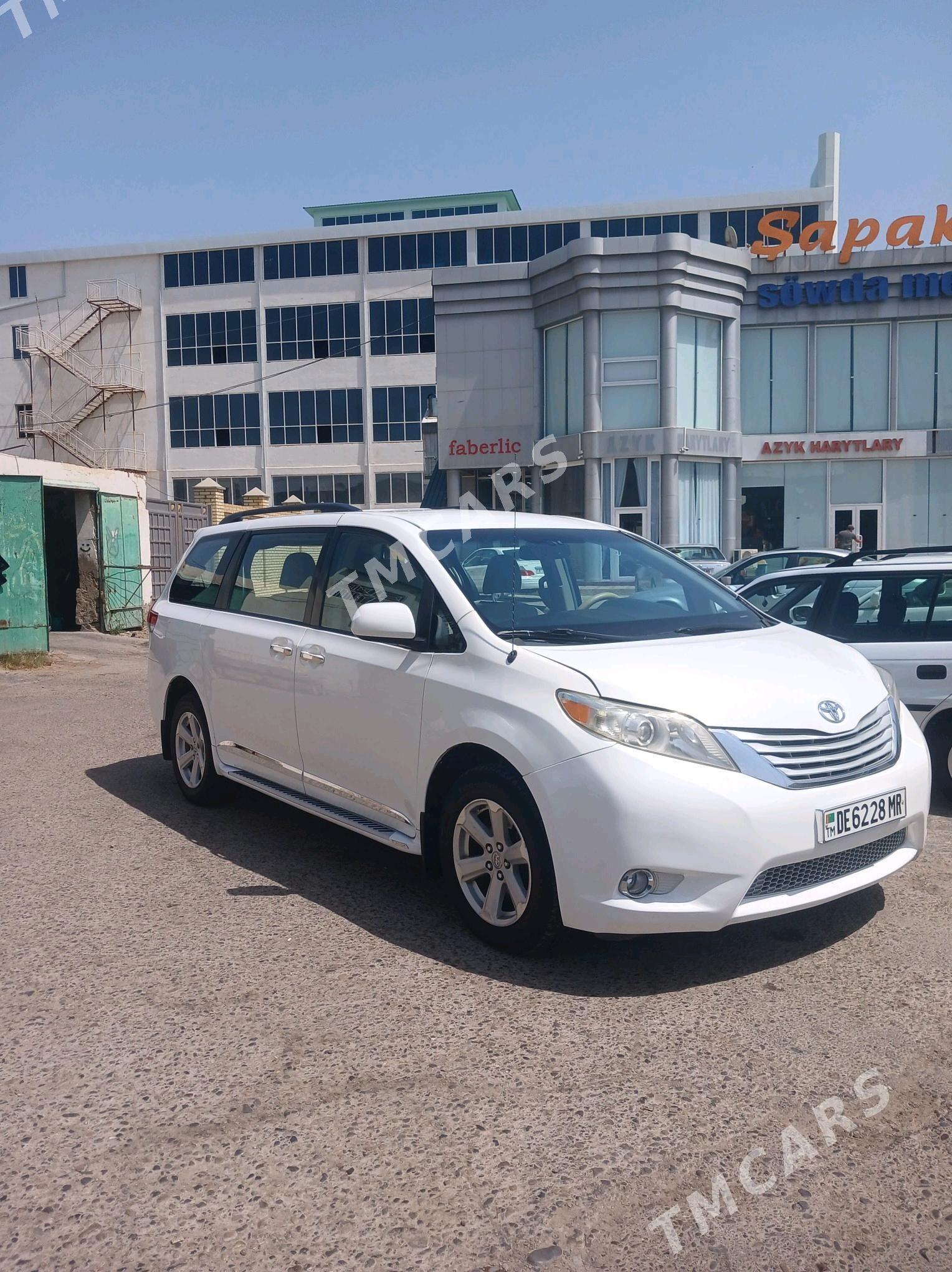 Toyota Sienna 2010 - 265 000 TMT - Мары - img 5