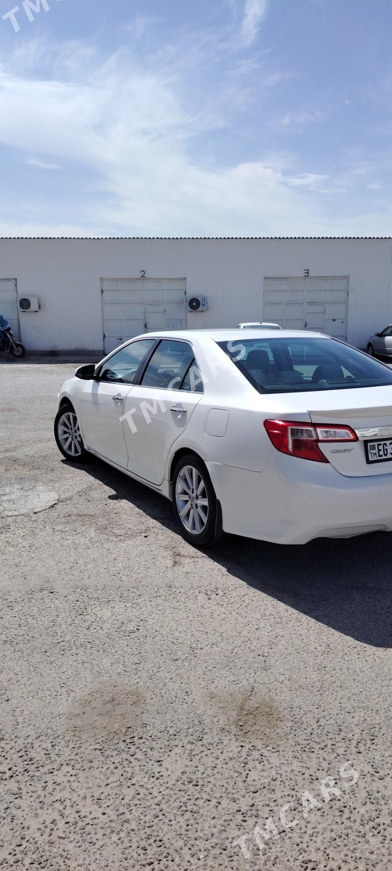 Toyota Camry 2012 - 210 000 TMT - Büzmeýin - img 4