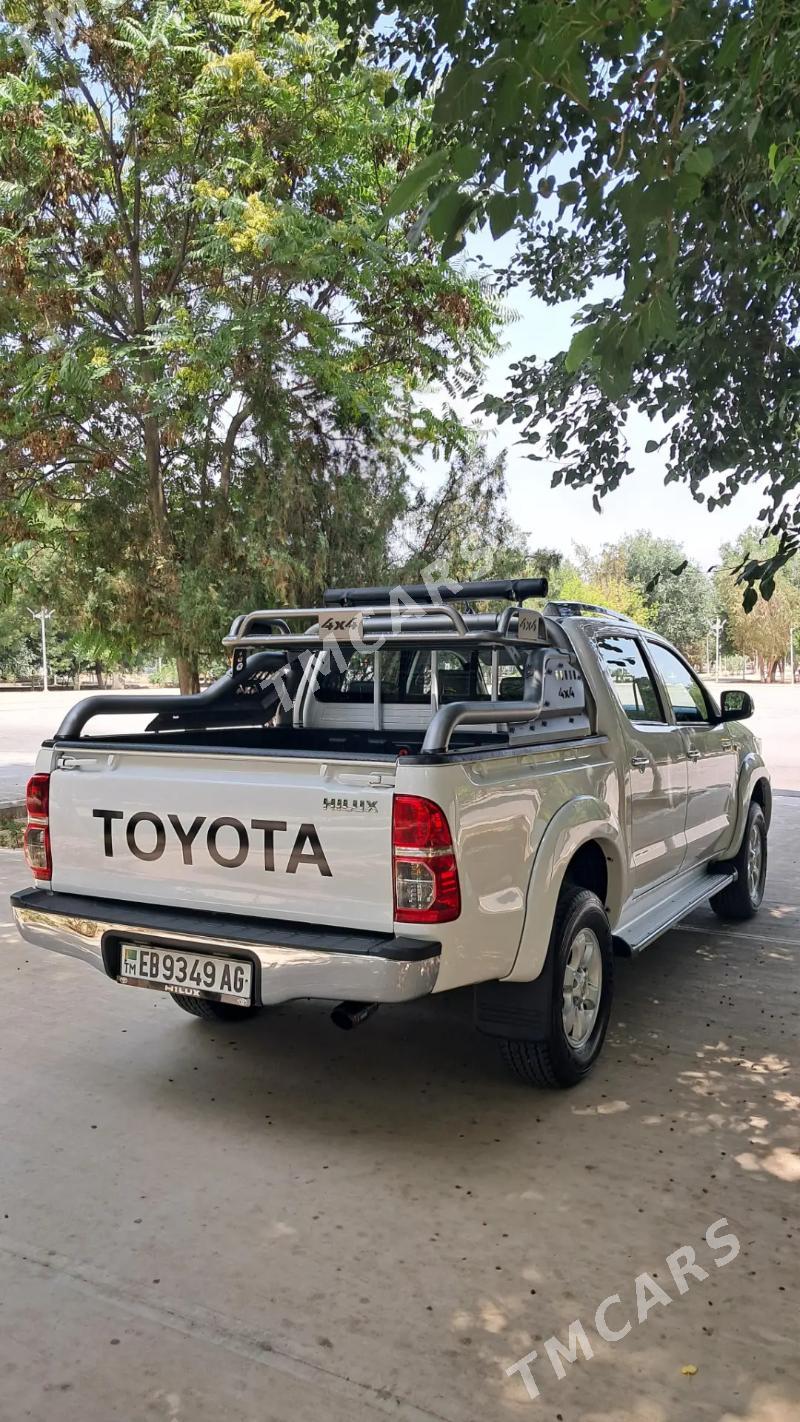 Toyota Hilux 2012 - 285 000 TMT - Aşgabat - img 9