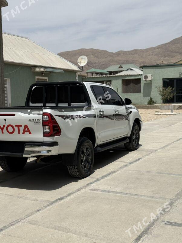 Toyota Hilux 2024 - 640 000 TMT - Балканабат - img 3
