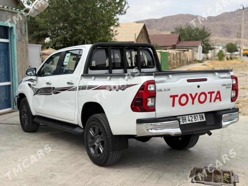 Toyota Hilux 2024 - 640 000 TMT - Балканабат - img 6