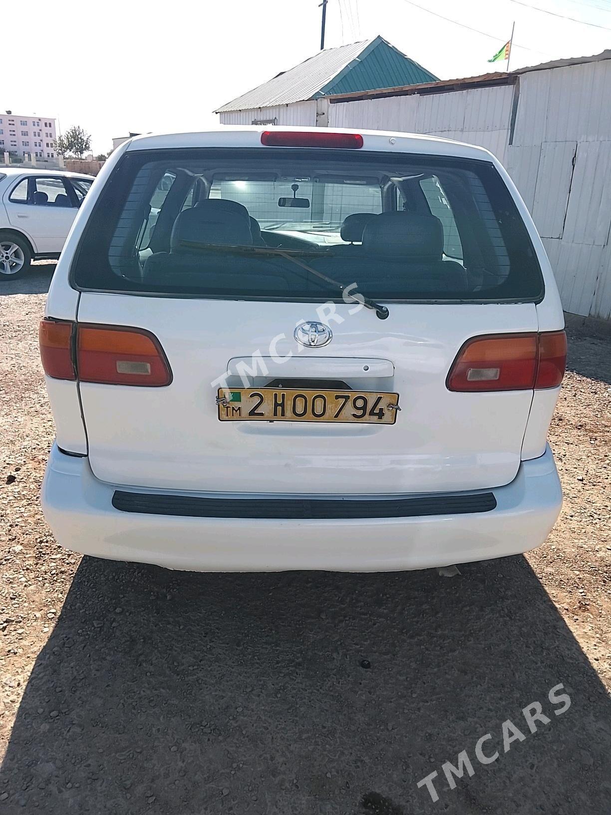 Toyota Sienna 1998 - 110 000 TMT - Теджен - img 4