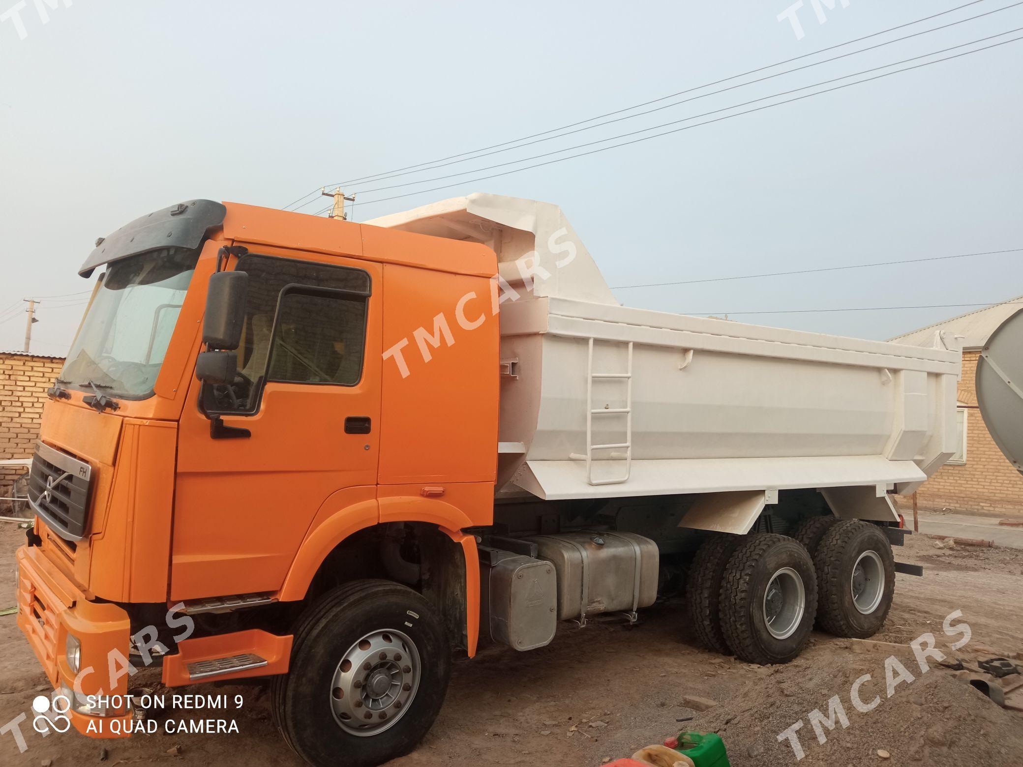 Howo Sinotruk 2011 - 300 000 TMT - Murgap - img 3