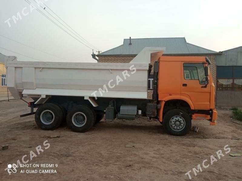Howo Sinotruk 2011 - 300 000 TMT - Murgap - img 2
