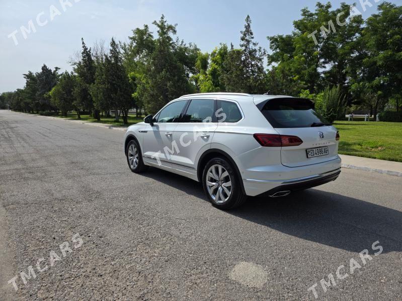 Volkswagen Touareg 2018 - 1 130 000 TMT - Nebitgaz (Andalib-Ankara köç.) - img 4