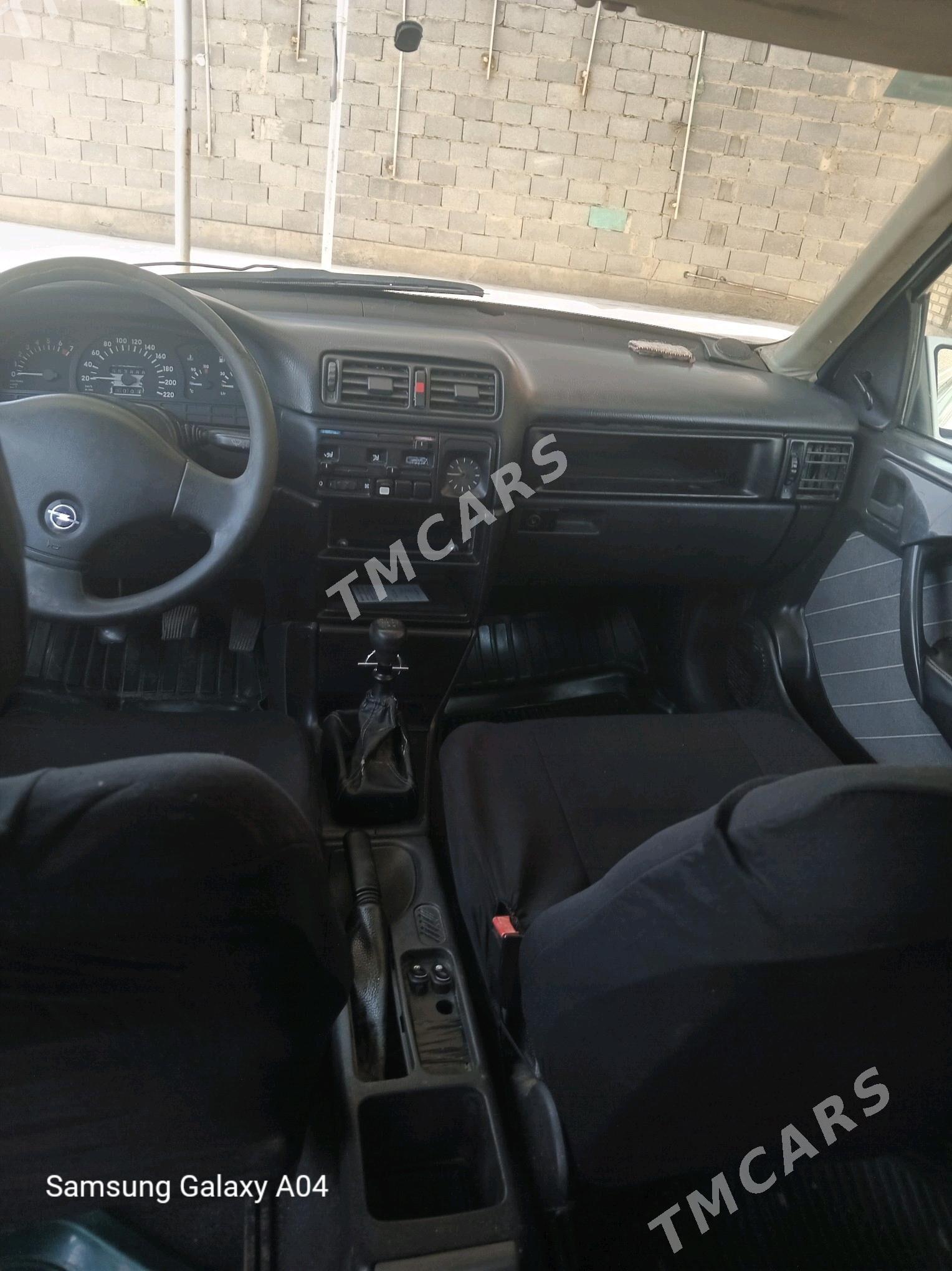 Opel Vectra 1990 - 31 000 TMT - Бахарден - img 5