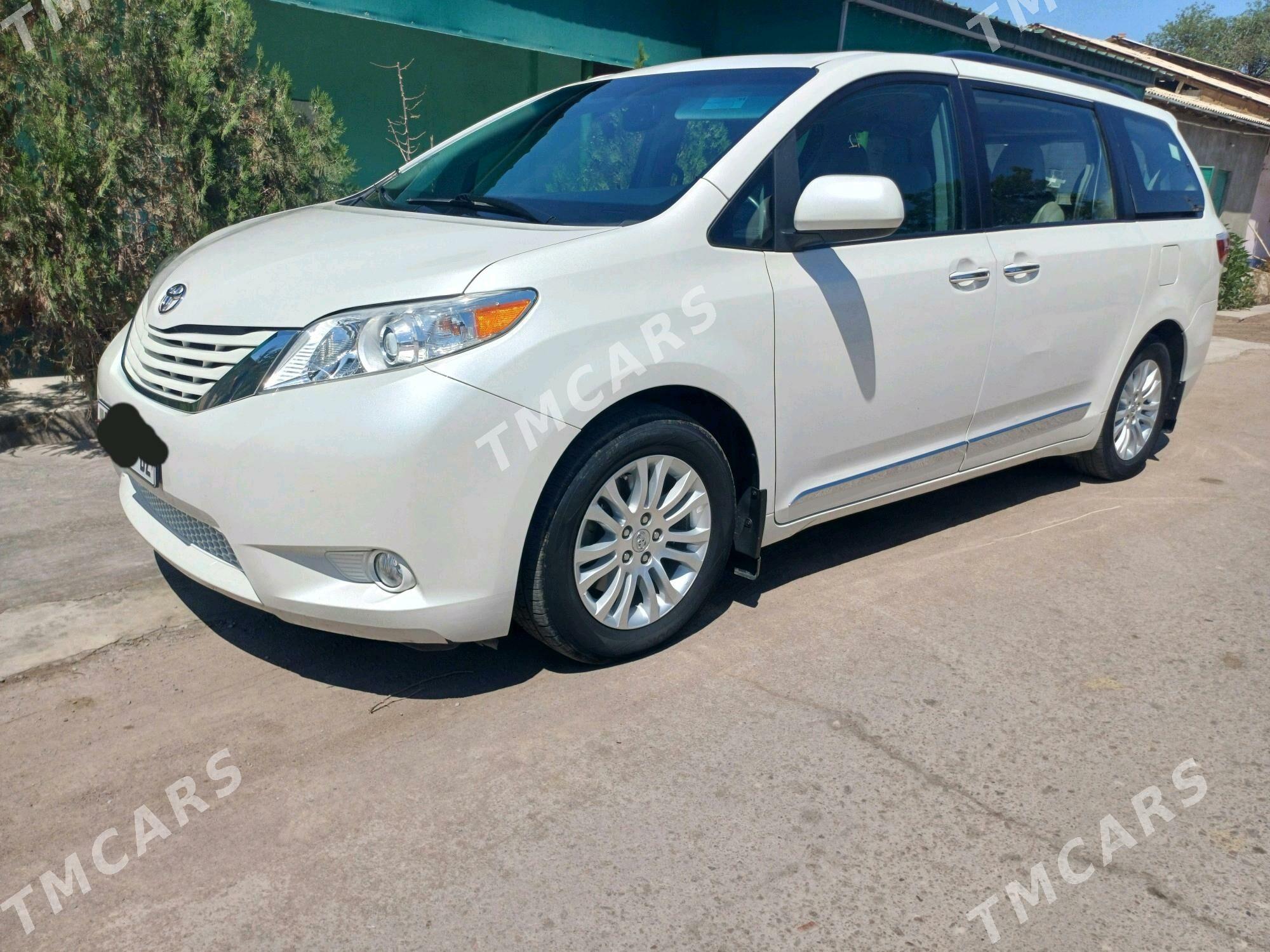 Toyota Sienna 2017 - 380 000 TMT - Кёнеургенч - img 2