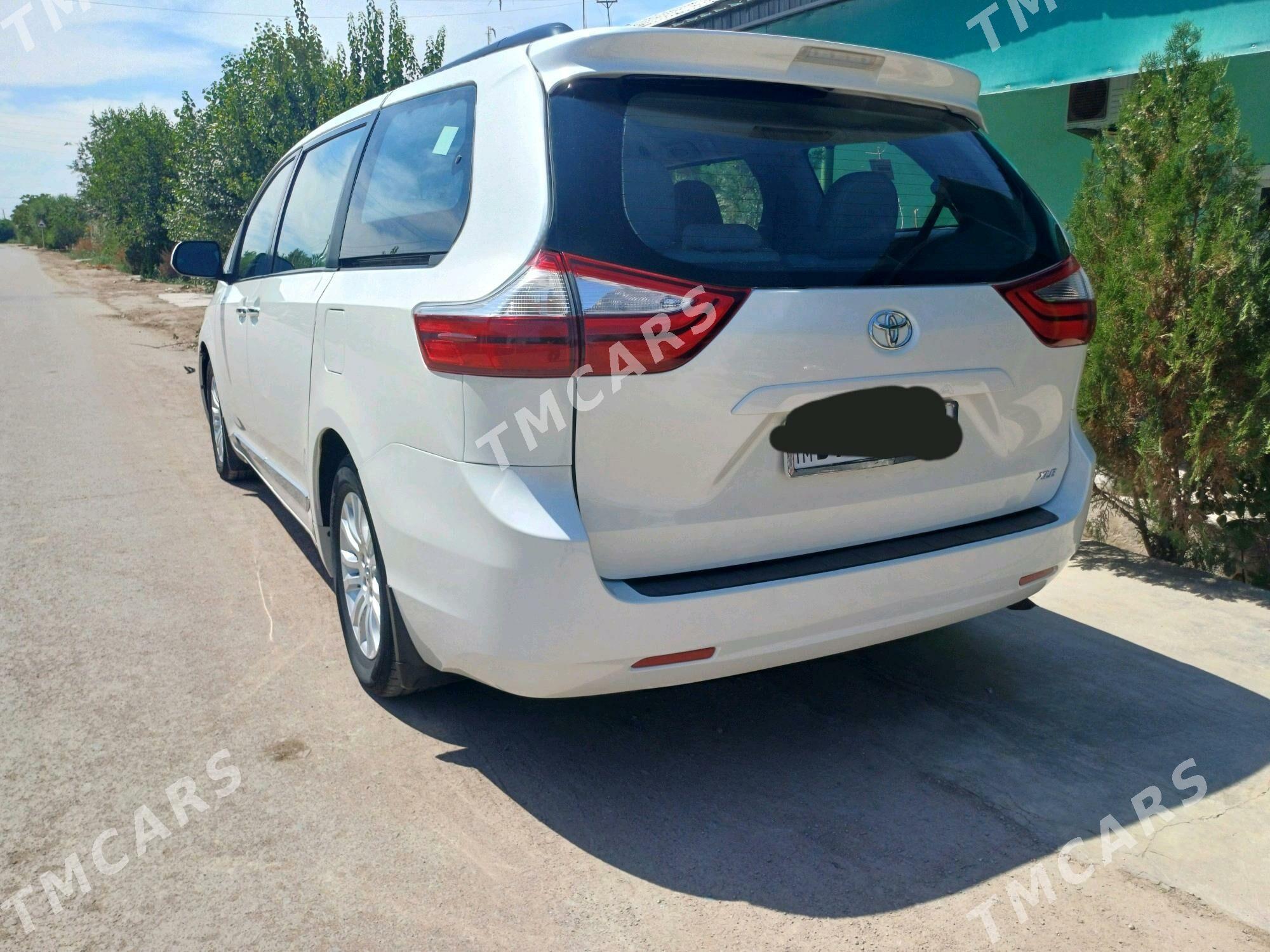 Toyota Sienna 2017 - 380 000 TMT - Кёнеургенч - img 3