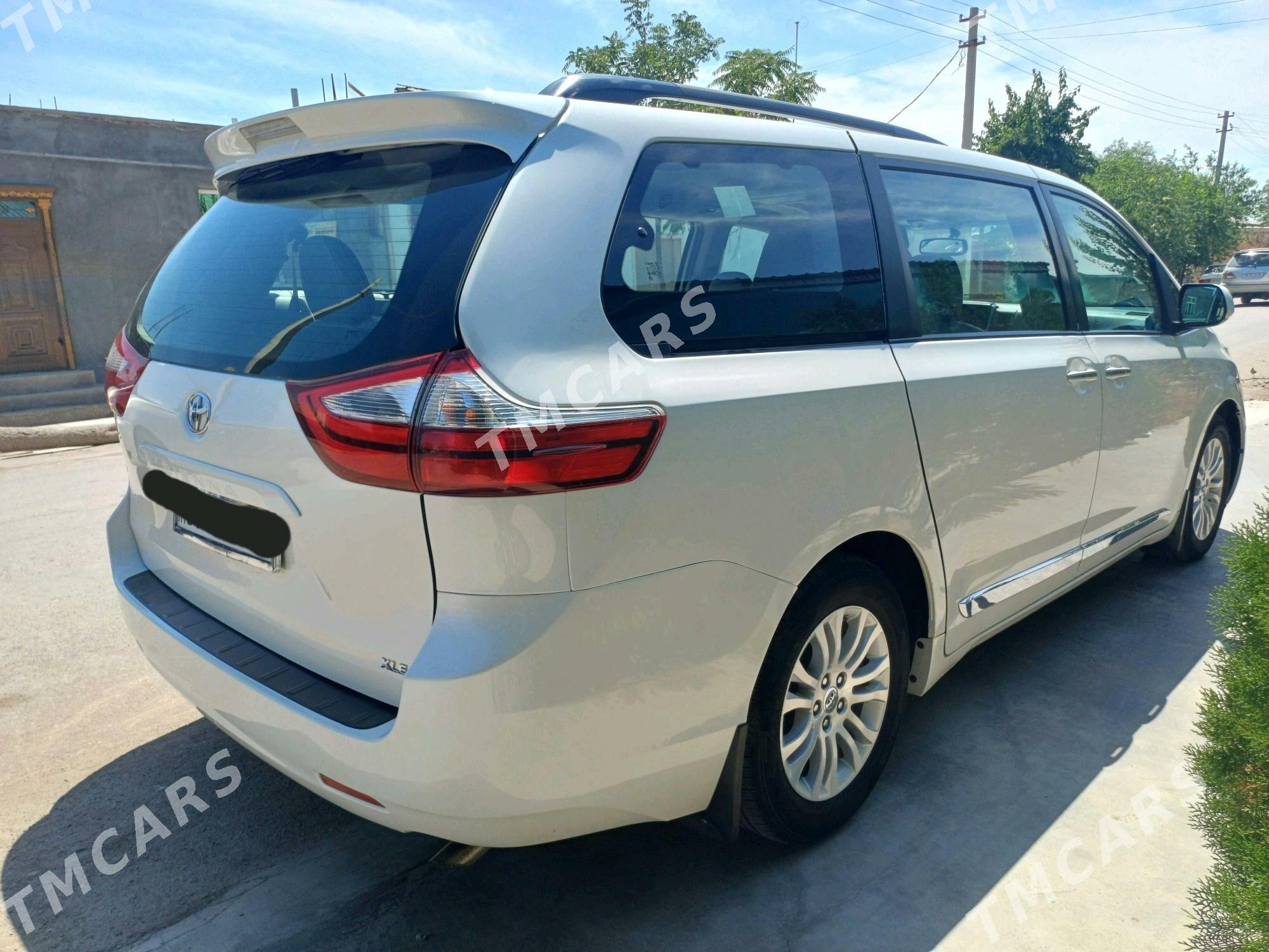 Toyota Sienna 2017 - 380 000 TMT - Кёнеургенч - img 5