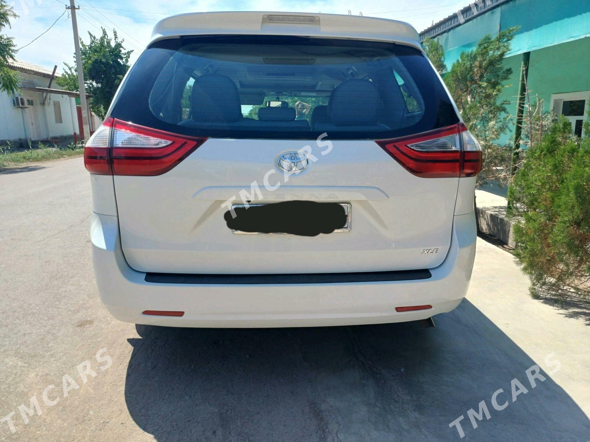 Toyota Sienna 2017 - 380 000 TMT - Кёнеургенч - img 4