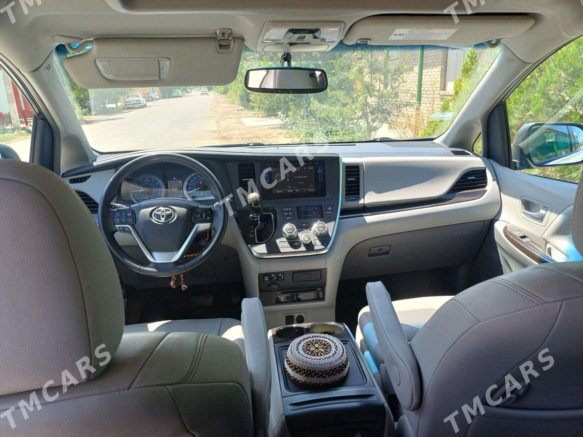 Toyota Sienna 2017 - 380 000 TMT - Кёнеургенч - img 6