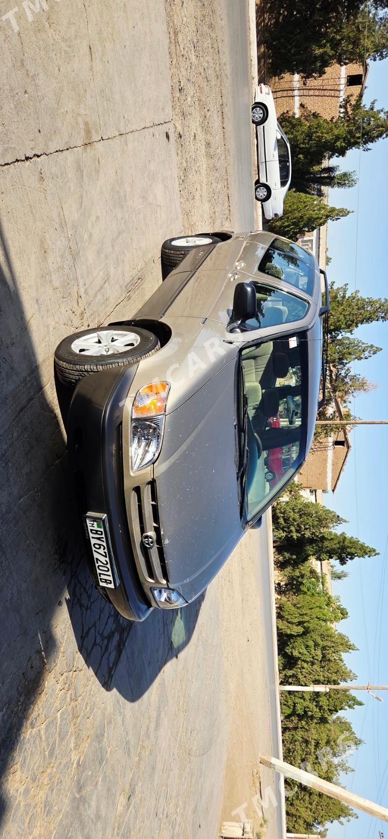 Toyota Sienna 2000 - 160 000 TMT - Halaç - img 6