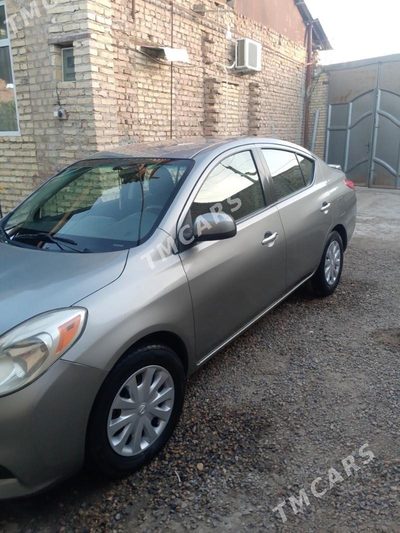 Nissan Versa 2012 - 90 000 TMT - Туркменабат - img 3