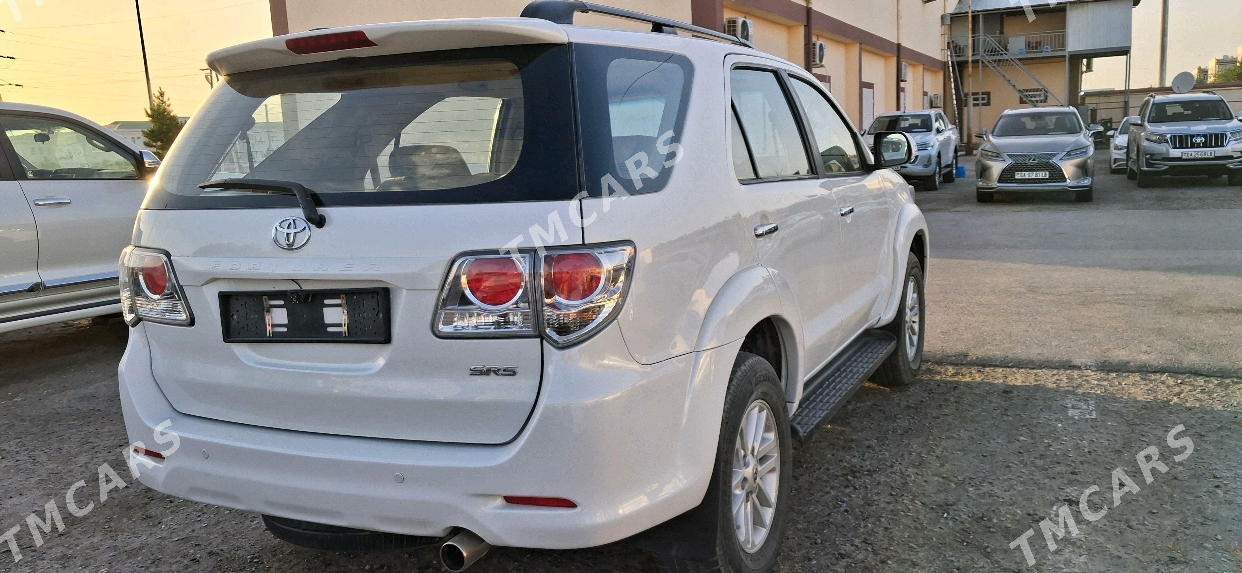 Toyota Fortuner 2012 - 300 000 TMT - Türkmenabat - img 4
