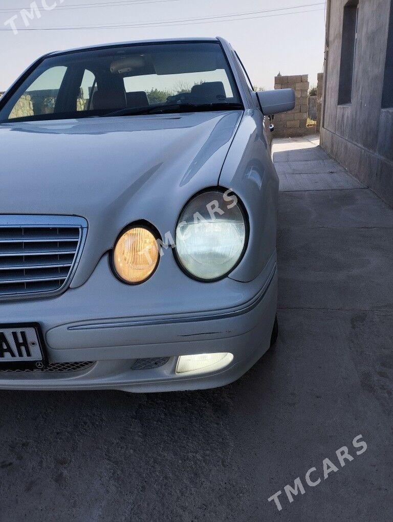 Mercedes-Benz E320 1997 - 90 000 TMT - Bäherden - img 3