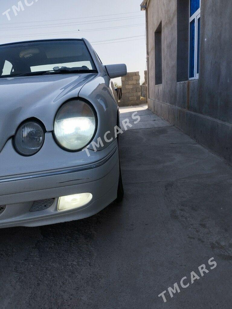 Mercedes-Benz E320 1997 - 90 000 TMT - Bäherden - img 6